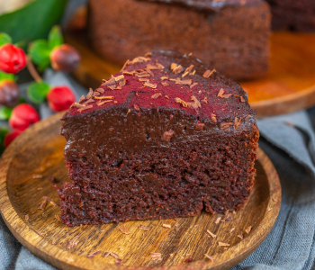 Gesunder Schokoladenkuchen mit roter Beete - vegan & saftig