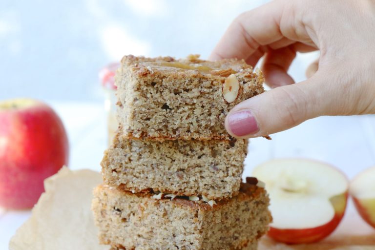 Gesunder Apfelmus Kuchen mit Nüssen vegan backen Mrs Flury
