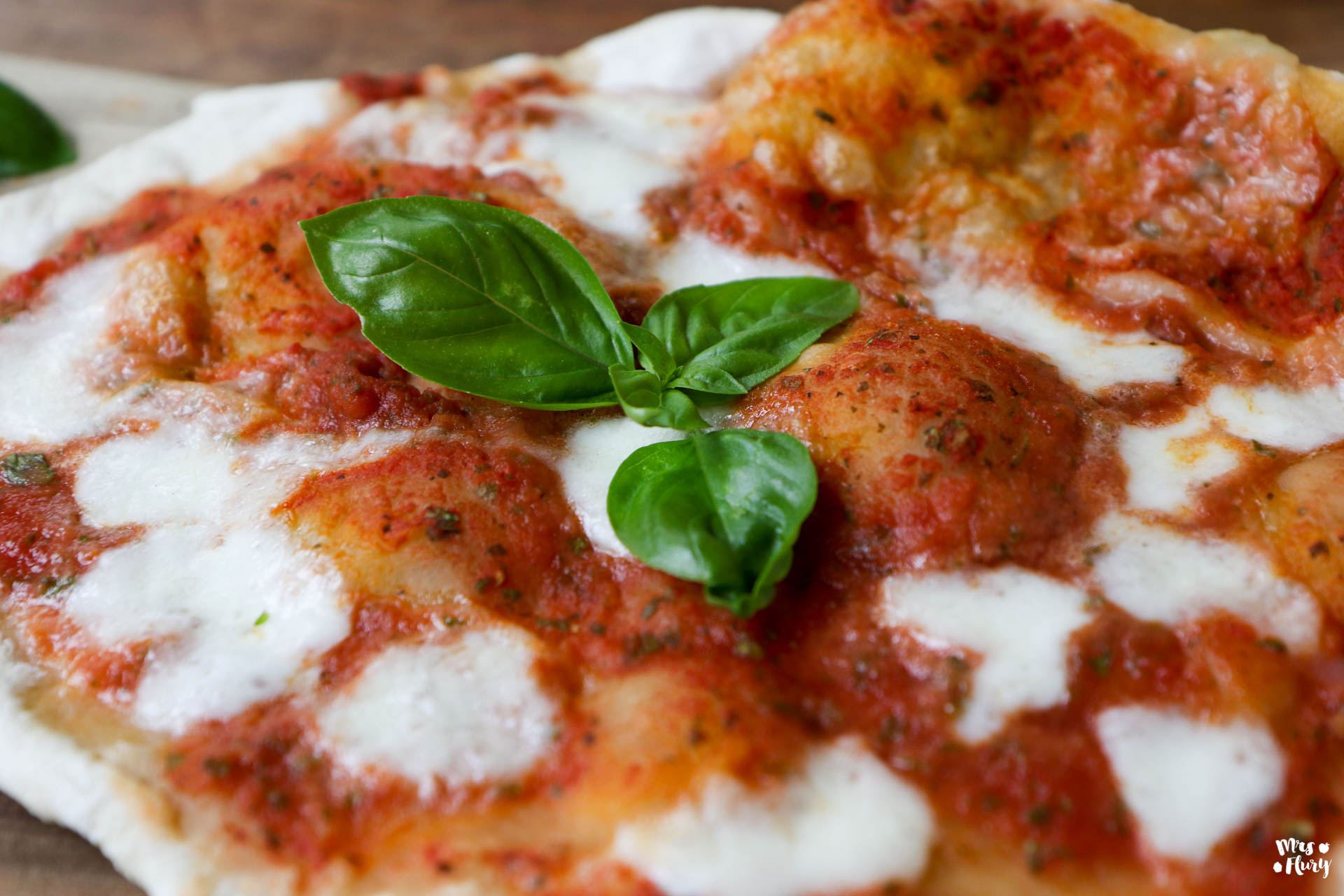 Pizzateig wie beim Italiener - Basis Rezept - Mrs Flury
