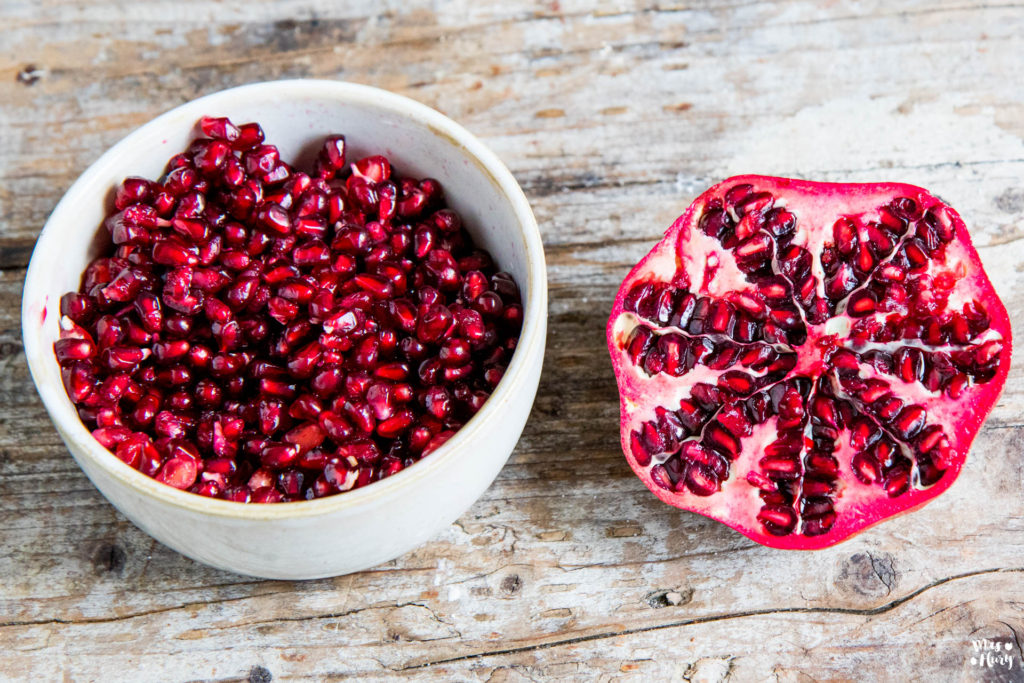 Granatapfel einfach und sauber entkernen Mrs Flury gesunde Rezepte