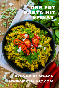 Vegane One-Pot Pasta mit Spinat und Kokosmilch