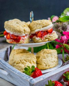 Vegane Scones mit Erdbeeren Mrs Flury