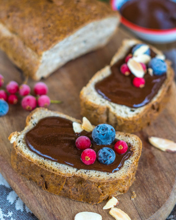 Low Carb Mandel Brot mit gesundem Nutella - Mrs Flury