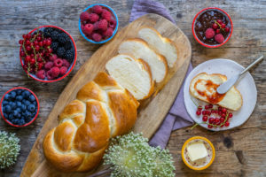 Hefezopf mit Dinkel Rezept Mrs Flury