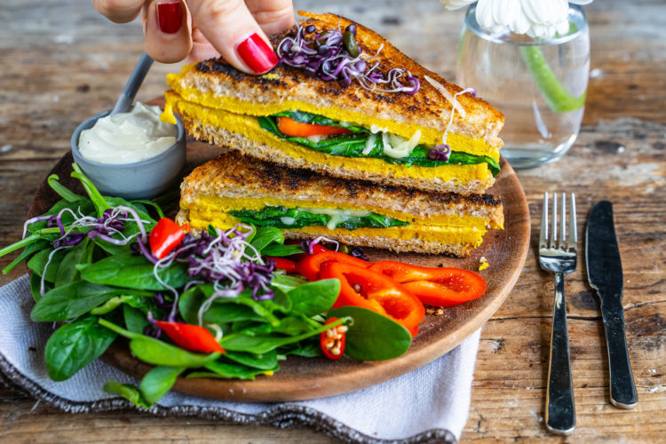 Rührei Sandwich vegan - gesundes Frühstück Mrs Flury