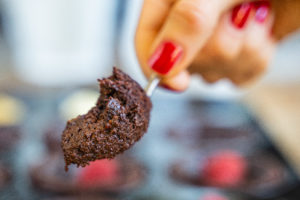 Feuchte Schokoladen Muffins vegan, ohne Zucker, ohne Mehl - 6 Zutaten Mrs Flury