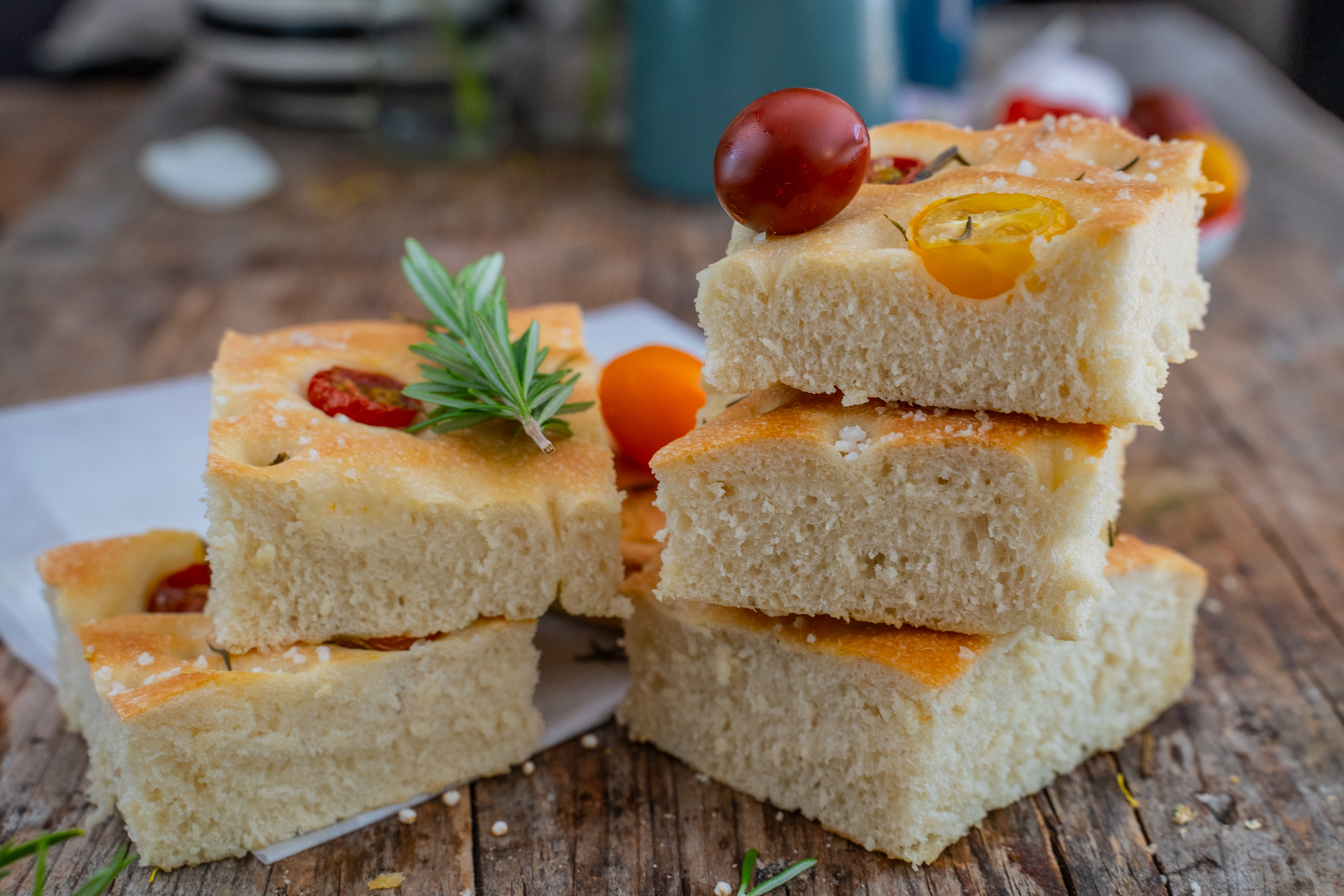 Focaccia Brot Rezept - luftiges Fladenbrot backen - Mrs Flury