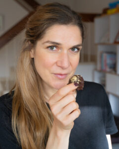 Gesunde Ferrero Rocher Kugeln selber machen - Vegane Pralinen Mrs Flury