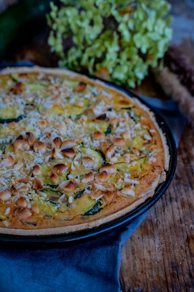 Vegane Gemüse Quiche mit Zucchini und Macadamia Vegan Mrs Flury Rezept