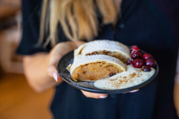 Apfelstrudel mit selbstgemachtem Teig Vegan Rezept Mrs Flury