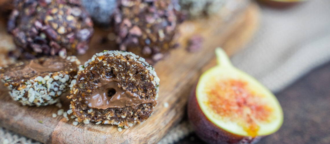 Gefüllte Bliss Balls mit flüssigem Kern vegan proteinreich Mrs Flury