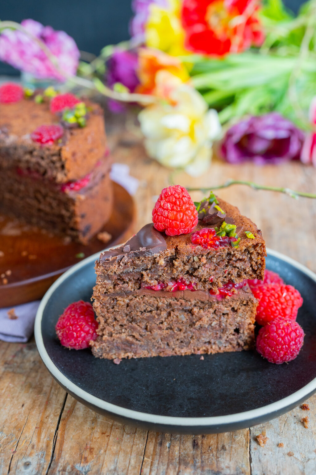 Saftiger Veganer Schokoladenkuchen mit Osterhasen - Mrs Flury