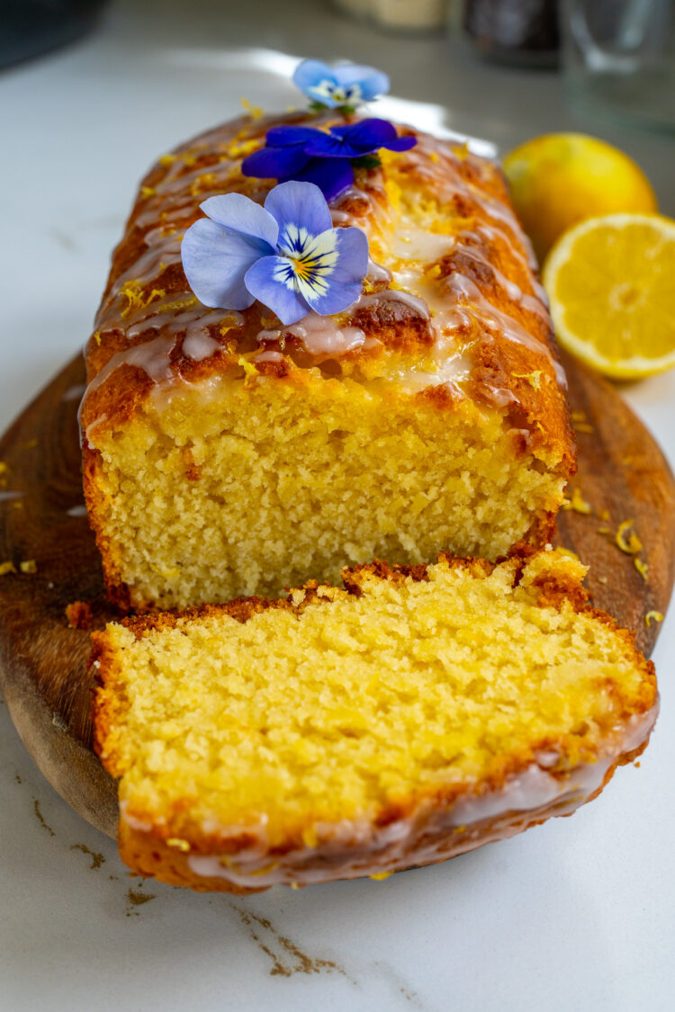 Veganer Zitronenkuchen - saftig und einfach gemacht - Mrs Flury
