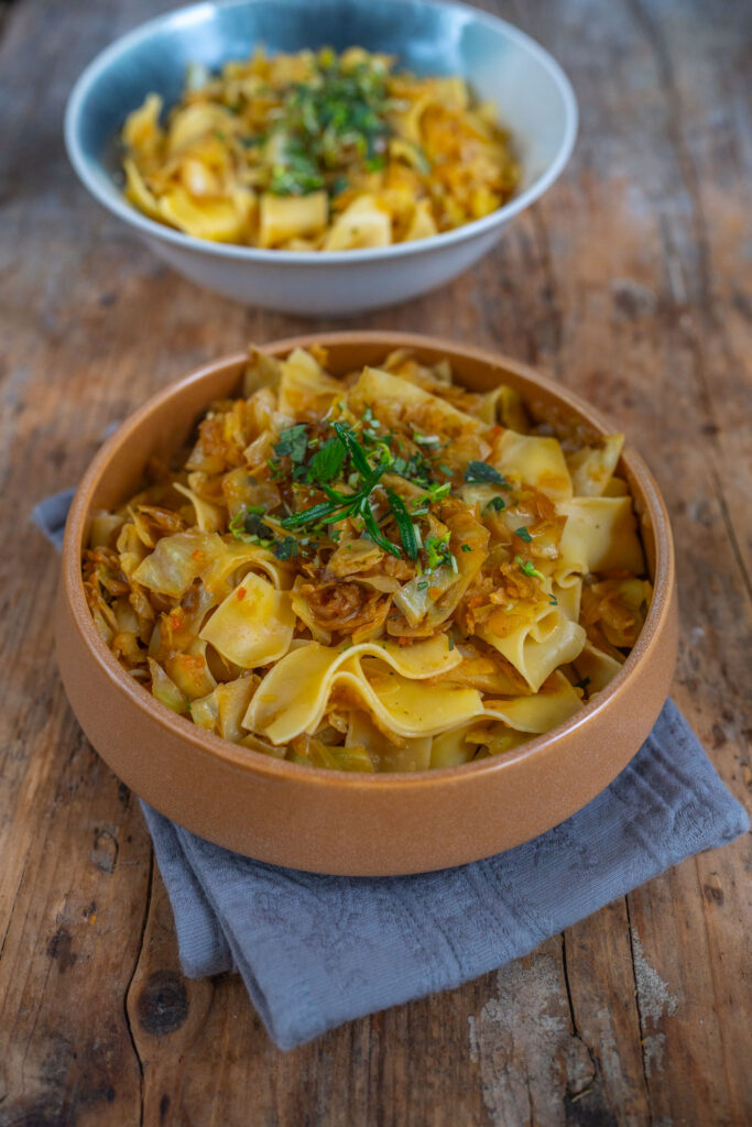 Krautfleckerl Rezept - Österreichische Hausmannskost - Kraut Nudeln vegan Mrs Flury