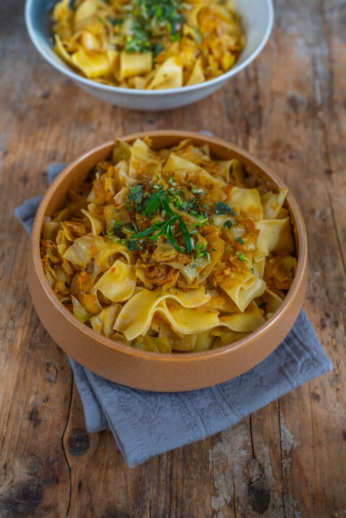 Krautfleckerl Rezept - Österreichische Hausmannskost - Kraut Nudeln vegan Mrs Flury