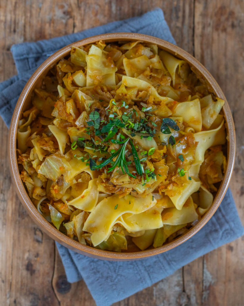 Krautfleckerl Rezept - Österreichische Hausmannskost - Kraut Nudeln vegan Mrs Flury