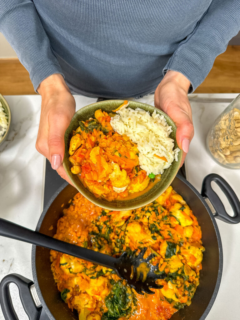Blumenkohl Linsen Curry Rezept gesund und vegan - One Pot Gericht Mrs Flury