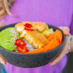 Crispy Tofu Bowl mit Reisnudeln gesund & vegan Mrs Flury