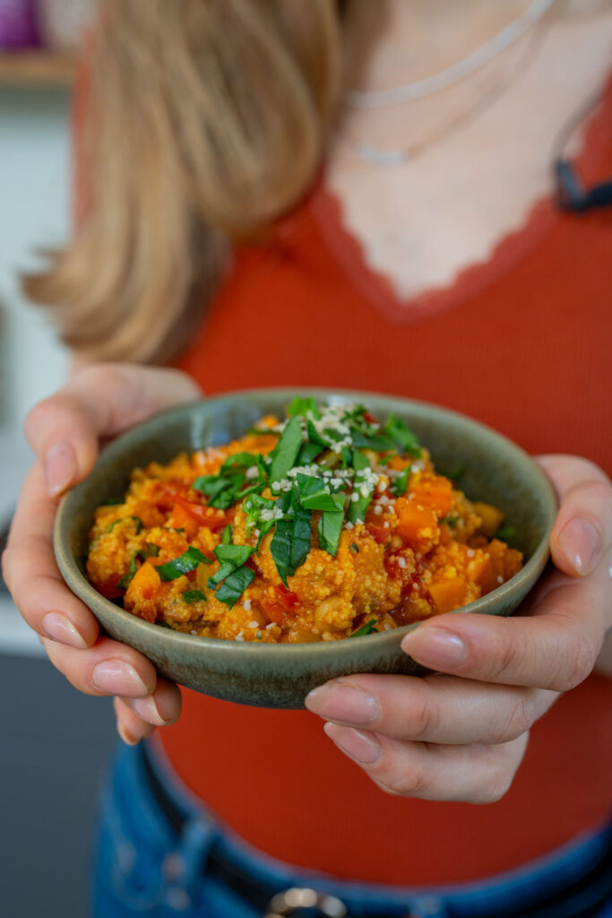 Mrs Flury Rezept Vegan One-Pot Couscous mit Kichererbsen einfach gesund
