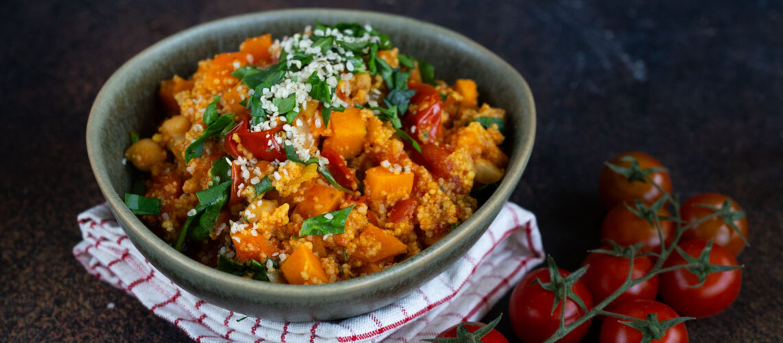 One-Pot Couscous mit Kichererbsen - vegan & schnell Mrs Flury
