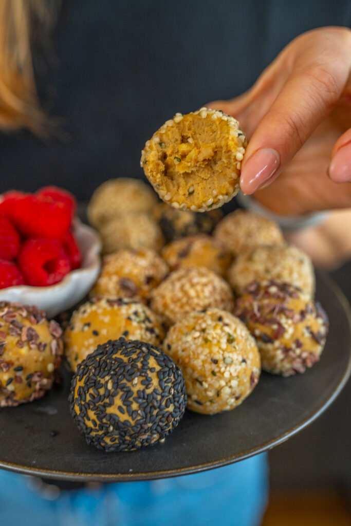 Protein Cookie Dough Balls - vegan und gesund Mrs Flury
