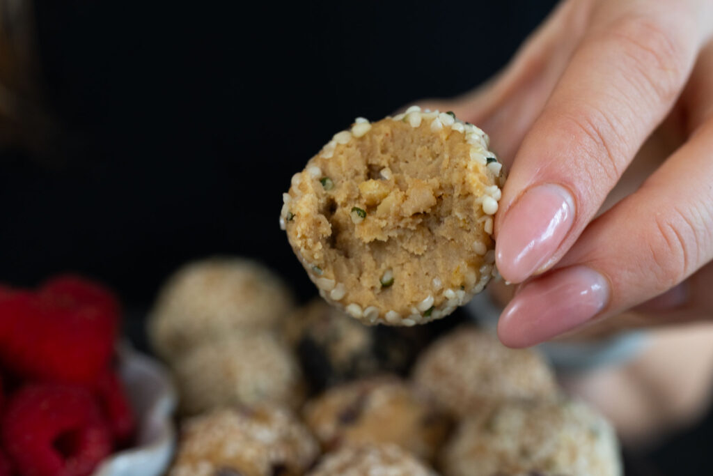 Protein Cookie Dough Balls - vegan und gesund Mrs Flury