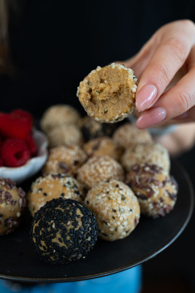 Protein Cookie Dough Balls - vegan und gesund Mrs Flury