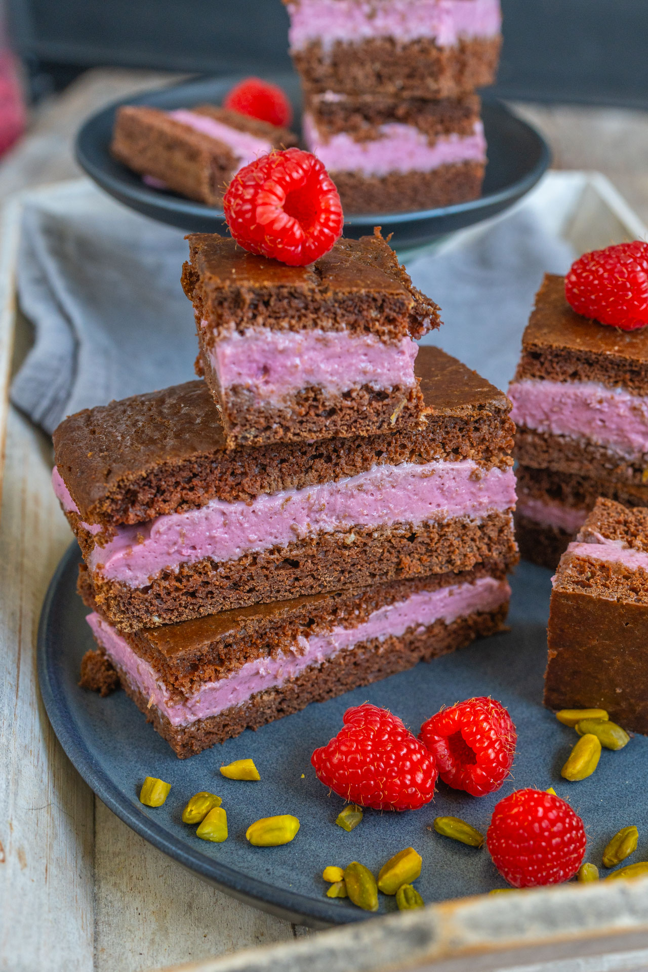 Himbeer Protein Schnitte - Mrs Flury - gesunde Rezepte