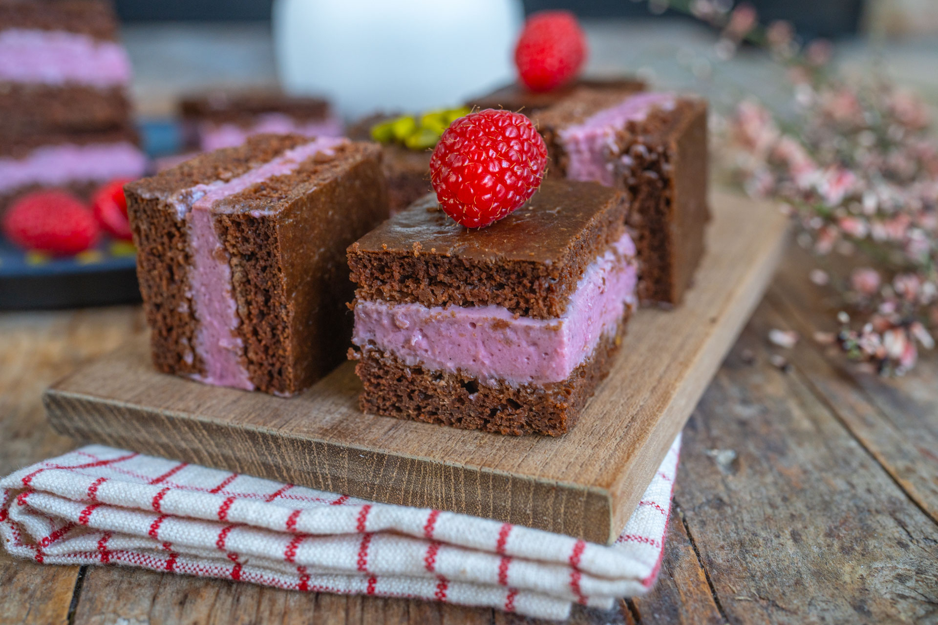 Himbeer Protein Schnitte - Mrs Flury - gesunde Rezepte