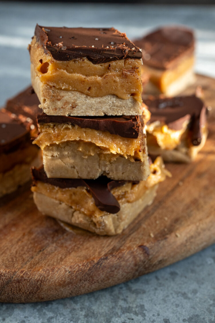 Twix Proteinriegel Rezept - gesund &amp; vegan Mrs Flury