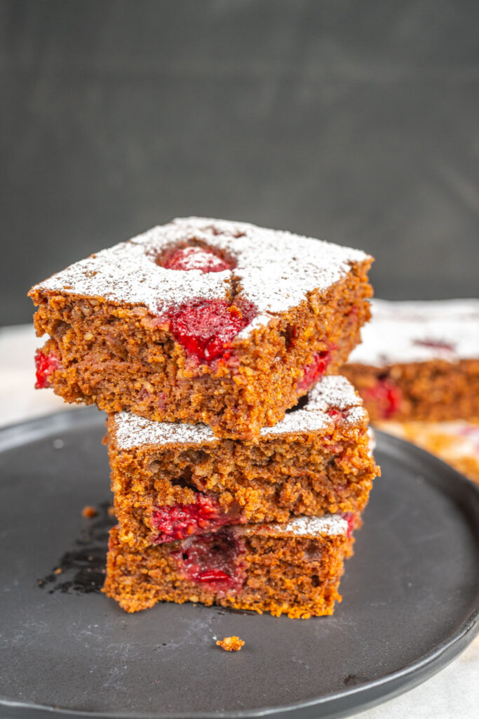 Veganer Beerenkuchen vom Blech, einfach und saftig Mrs Flury