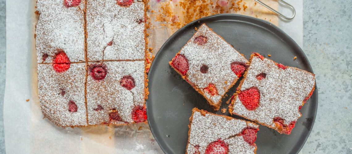Veganer Beerenkuchen vom Blech, einfach und saftig Mrs Flury