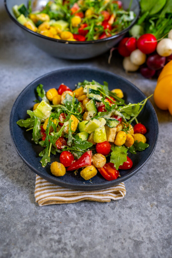 Knuspriger Gnocchi Salat einfach und lecker Mrs Flury