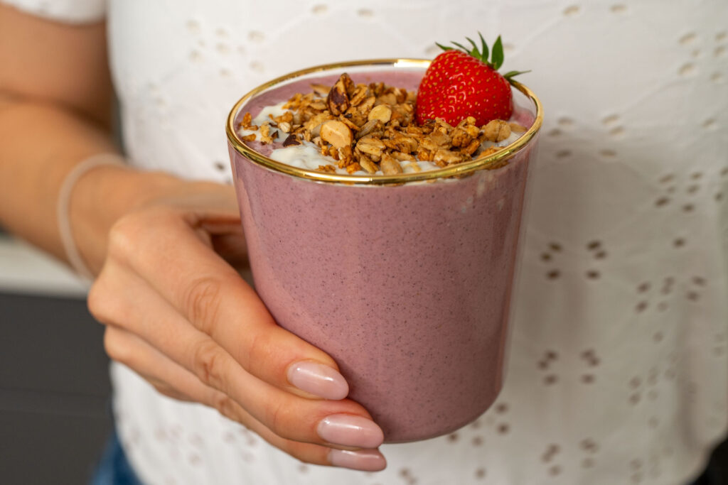 Blended Oats mit Erdbeeren - gesundes Frühstück oder Dessert Mrs Flury
