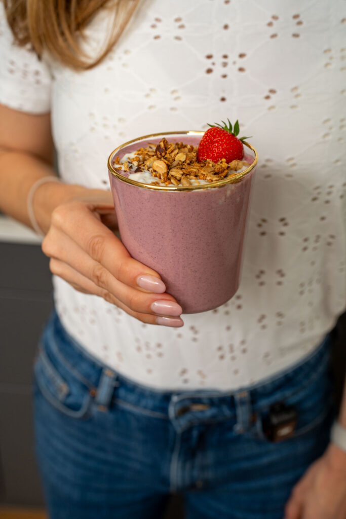 Blended Oats mit Erdbeeren - gesundes Frühstück oder Dessert Mrs Flury