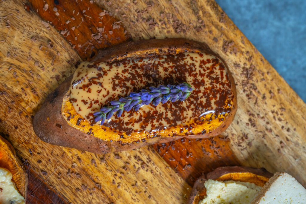 Süsskartoffel Toast gesund vegan Mrs Flury Variante mit Erdnussmus Glutenfrei