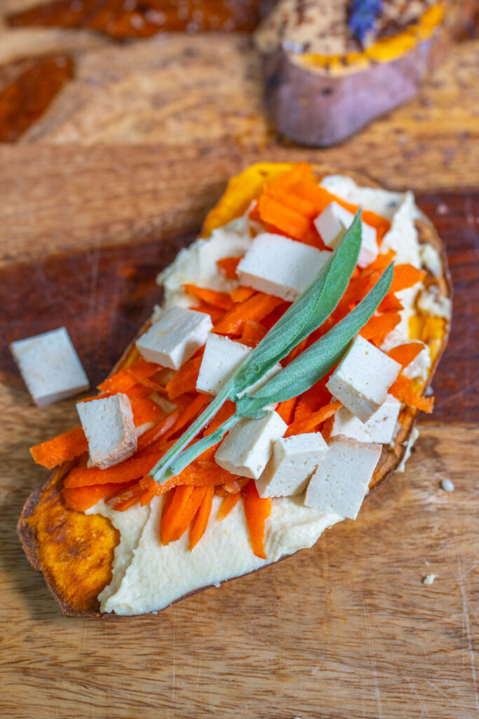Süsskartoffel Toast gesund vegan Mrs Flury Variante mit Hummus und Karotte