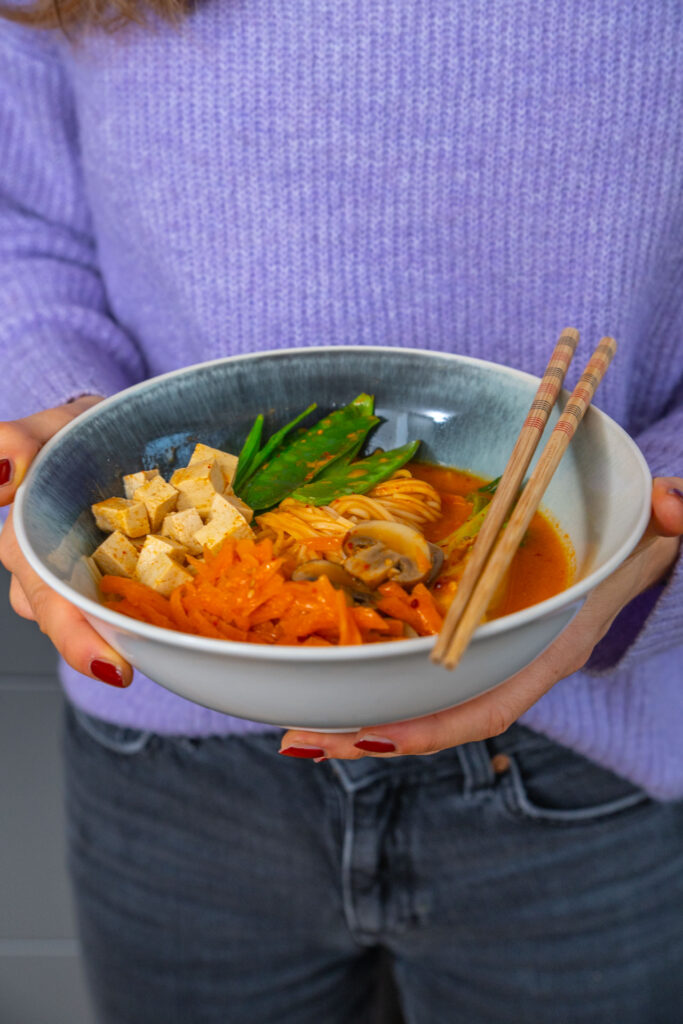 Ramen Nudelsuppe mit Tofu Rezept vegan Mrs Flury
