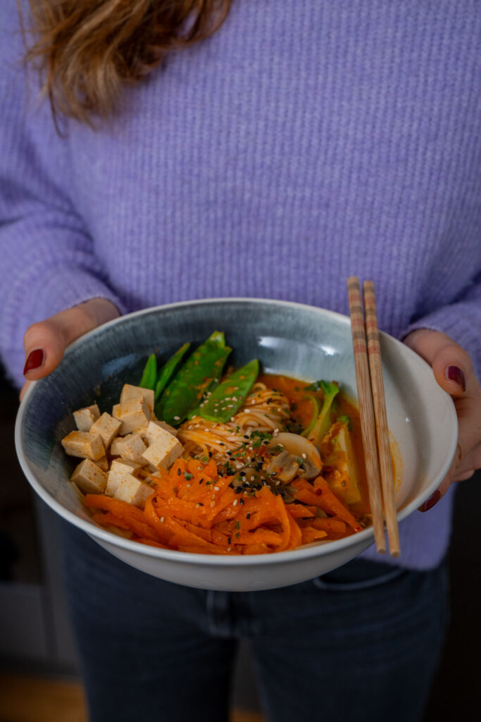 Ramen Nudelsuppe mit Tofu Rezept vegan Mrs Flury