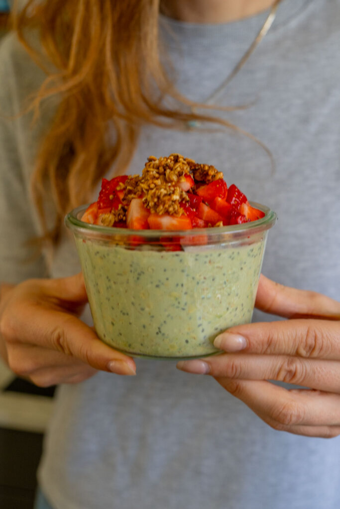 Matcha Overnight Oats Rezept - gesund und vegan Mrs Flury