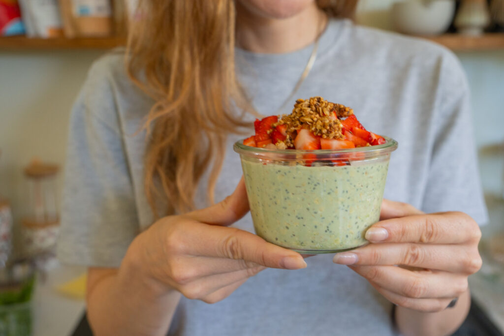 Matcha Overnight Oats Rezept - gesund und vegan Mrs Flury