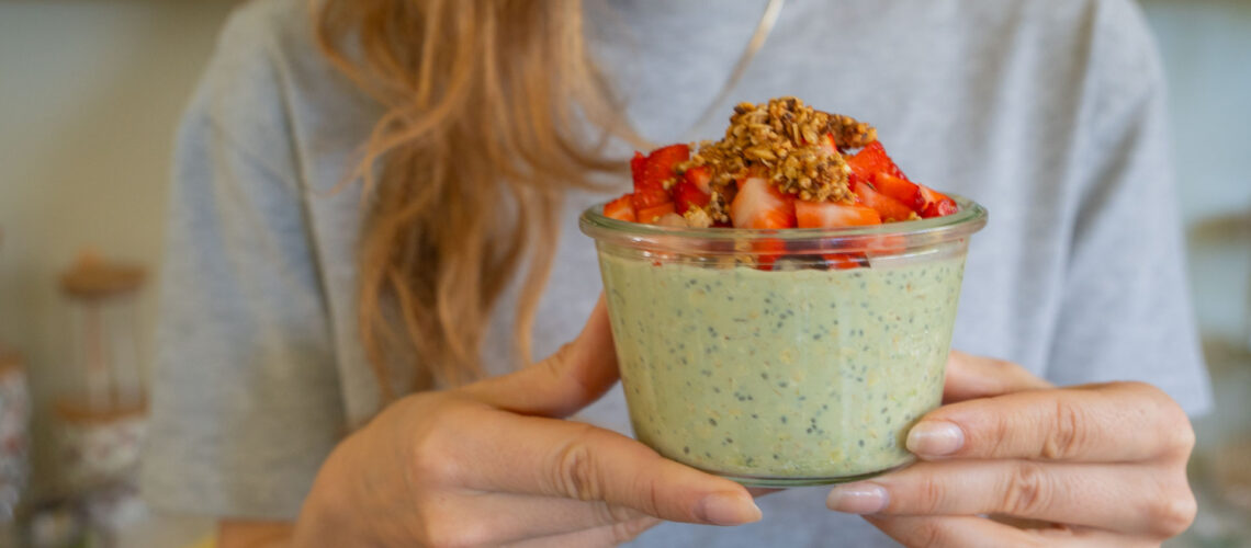 Matcha Overnight Oats Rezept - gesund und vegan Mrs Flury