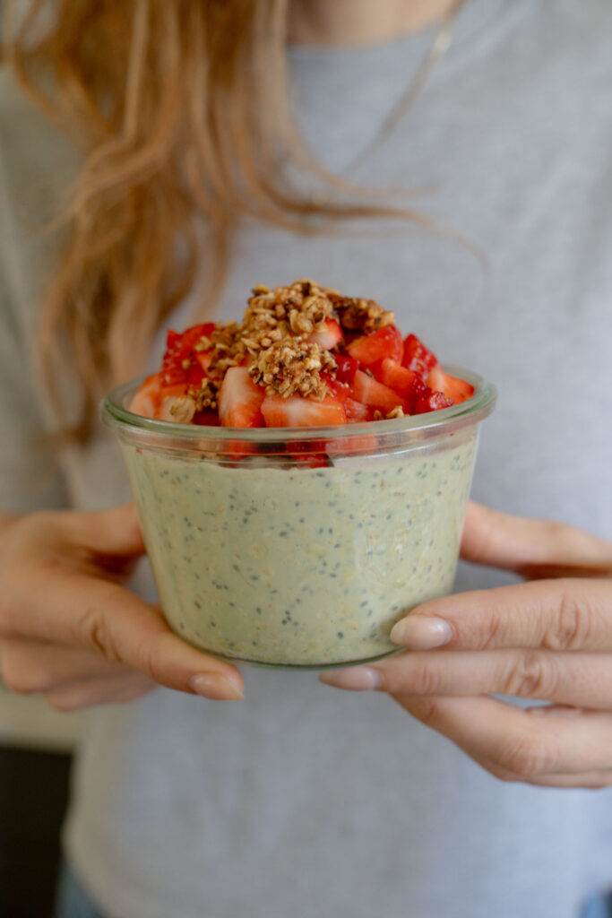 Matcha Overnight Oats Rezept - gesund und vegan Mrs Flury