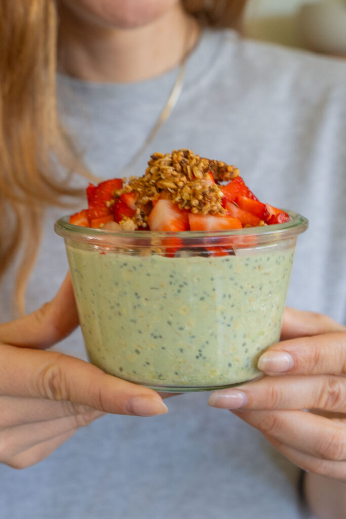 Matcha Overnight Oats Rezept - gesund und vegan Mrs Flury