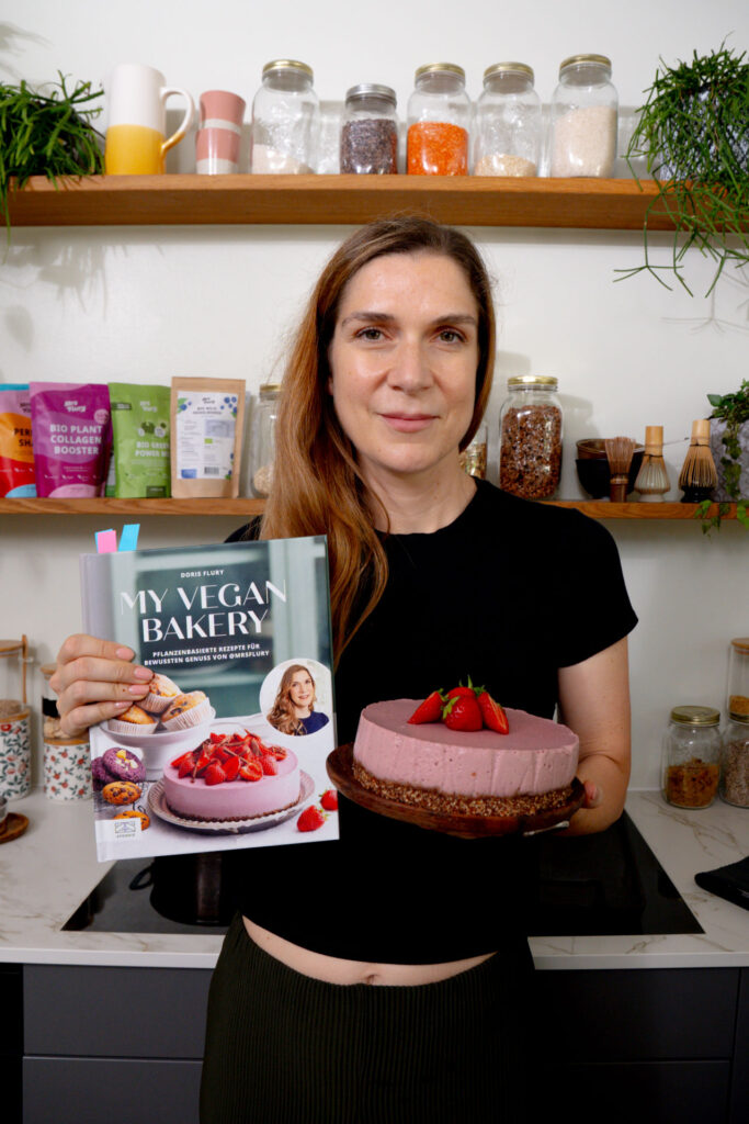 Vegane Erdbeertorte ohne Backen Rezept– fruchtig, cremig & gesund Mrs Flury