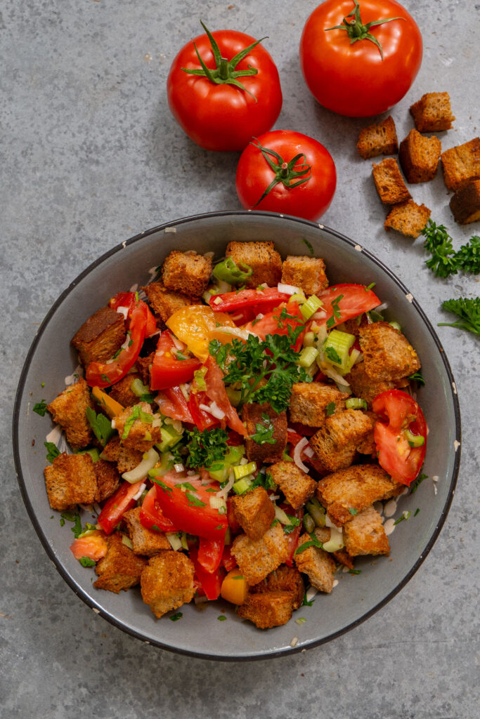 Panzanella – Rezept sommerlicher Brotsalat mit Bohnen Mrs Flury