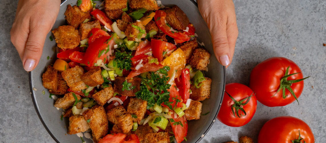 Panzanella – Rezept sommerlicher Brotsalat mit Bohnen Mrs Flury