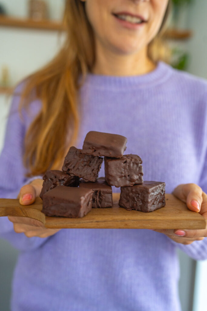 Veganes Magenbrot – saftig, einfach & wie vom Jahrmarkt. Schweizer Klassiker in vegan mit Schokoglasur Mrs Flury