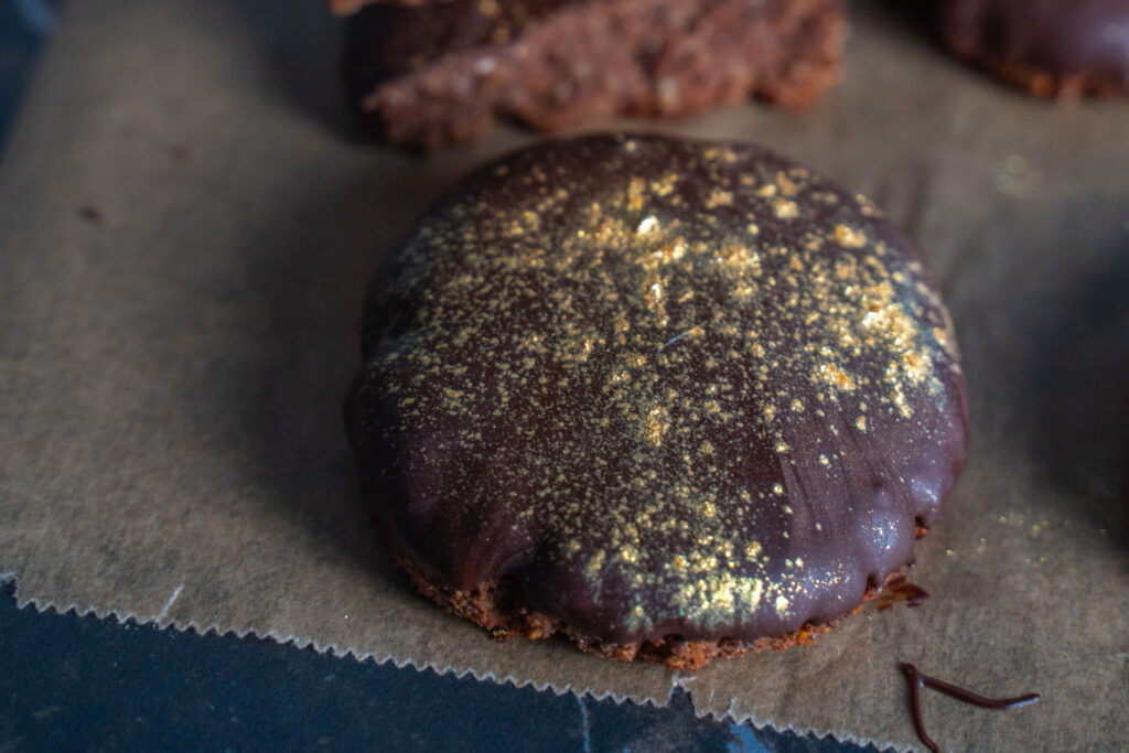 Gesunde Schoko Nuss Kekse ohne Zucker, vegan und glutenfrei Mrs Flury