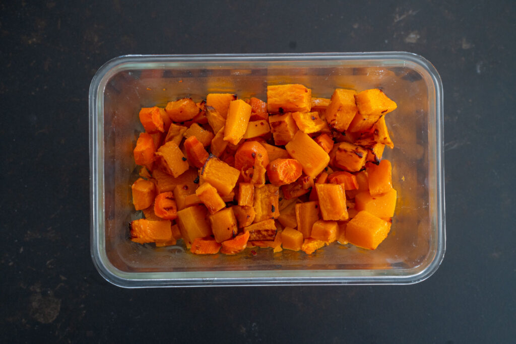 Meal Prep oranges Ofengemüse mit Karotte und Süsskartoffel Mrs Flury